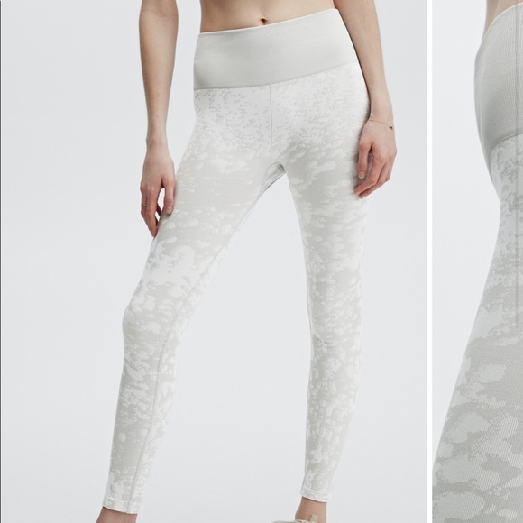 Fabletics Legging NWT - Picture 3 of 6